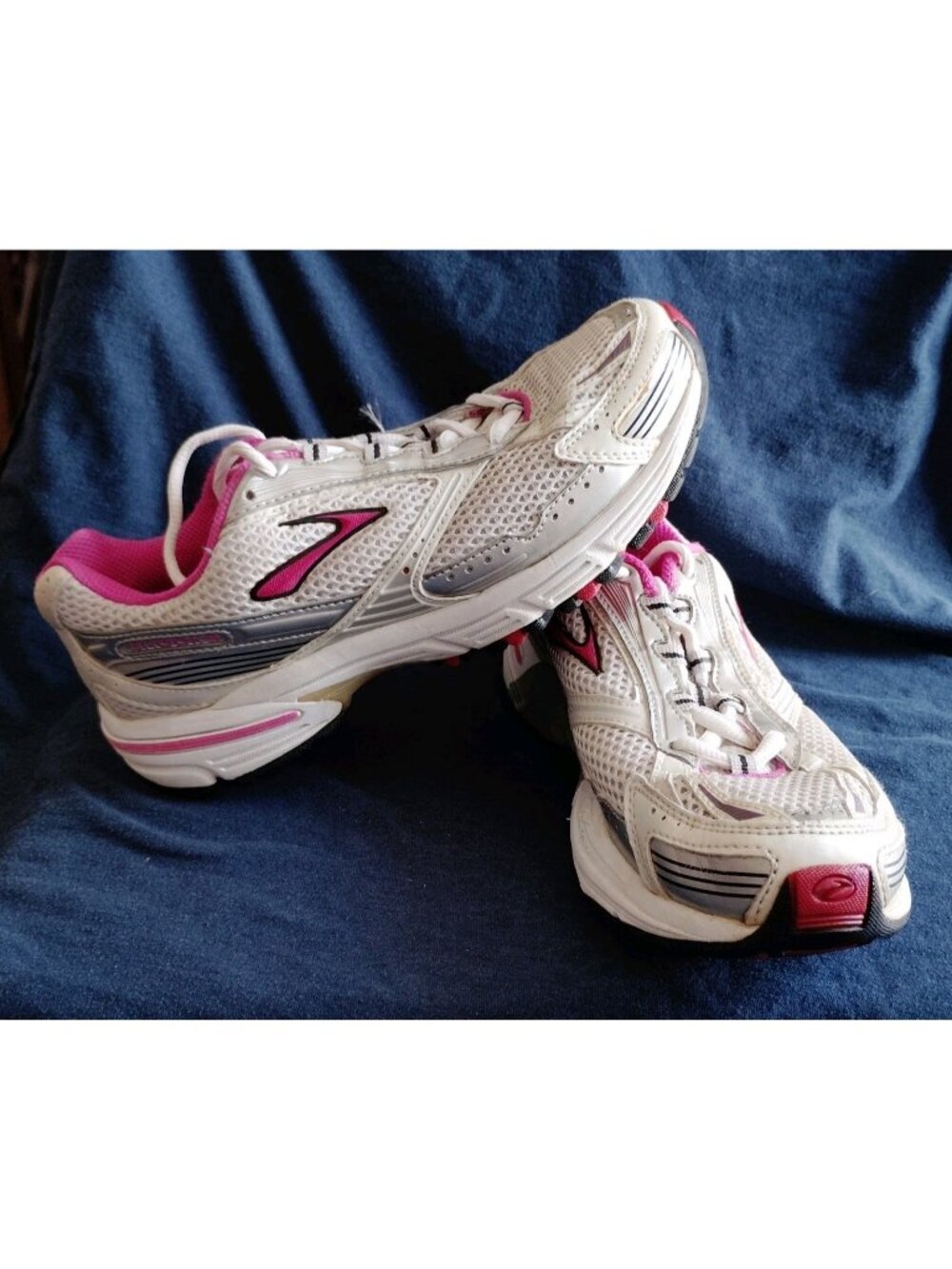 Brooks Switch 2 Running Metallic Silver White Pink Women Size 7